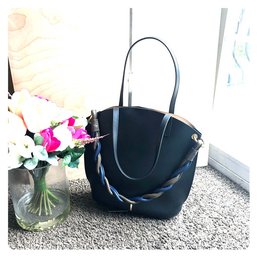 Ladies shoulder bag
